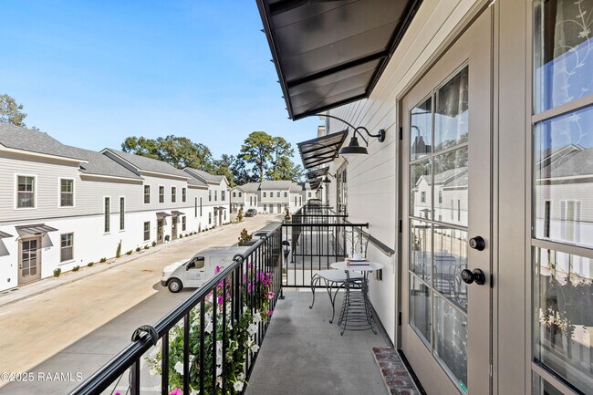 Building Photo - 206 Steiner Oaks