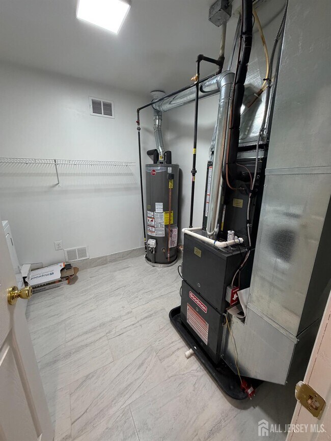 Building Photo - 32 Columbus Dr