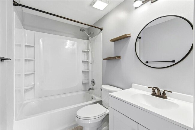 Building Photo - 819 Stratford Way