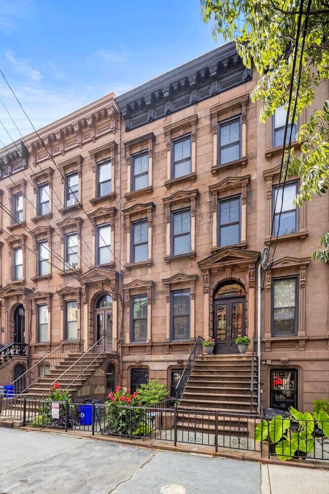 Building Photo - 910 Hudson St