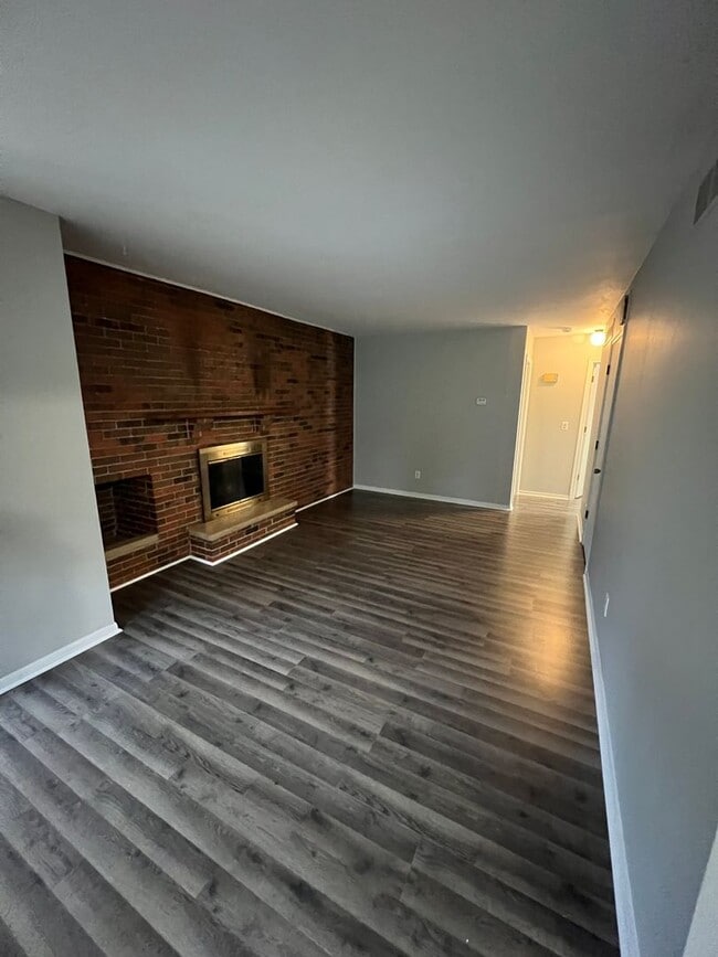 Building Photo - Beautiful 3 bedroom 1 bathroom Home (Section 8 Aproved)