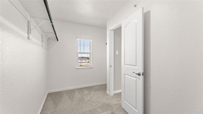 Building Photo - 3720 Paradise Way