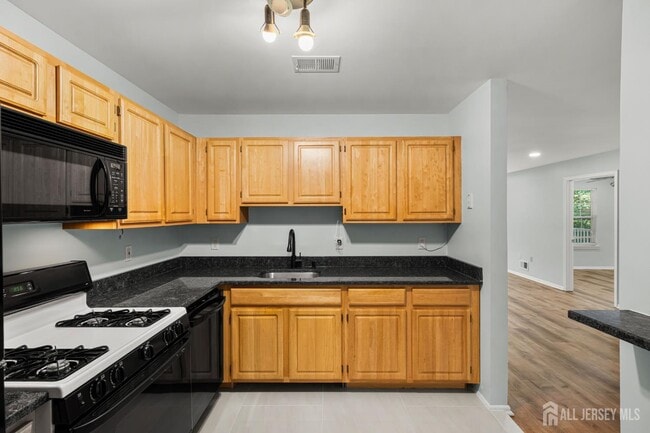 Building Photo - 230 Vasser Dr