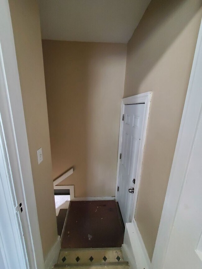 Building Photo - Belmont 2 Bedroom Bungalow
