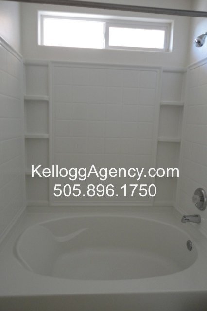 Building Photo - 3BD Plus Office/Bonus Room in Sierra Norte