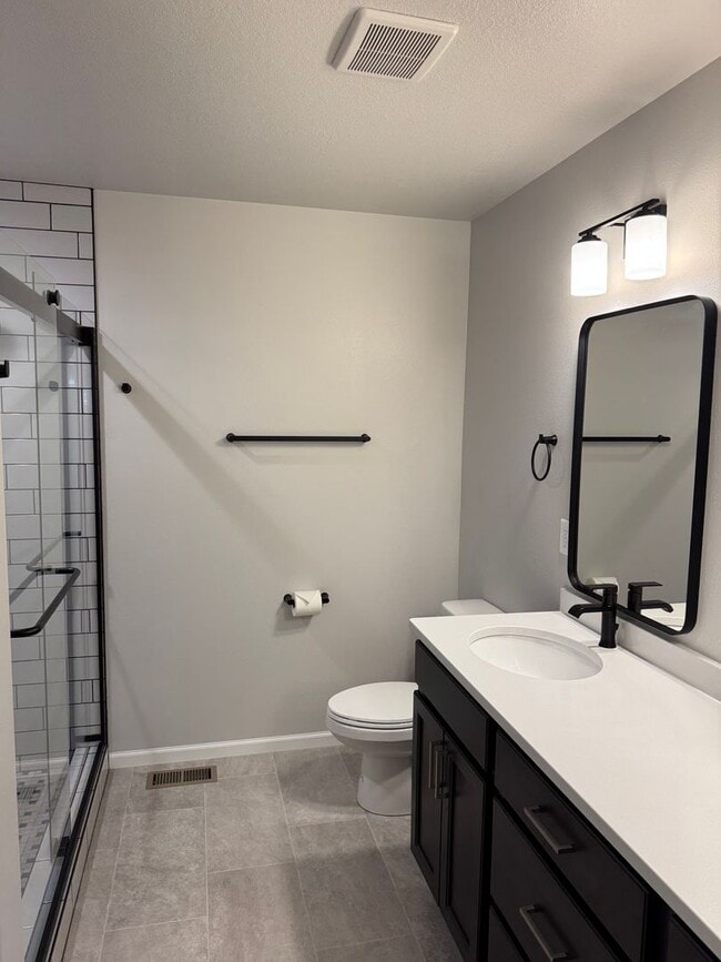 Building Photo - Modern 3-Bed Twinhome with Garage & Yard –...