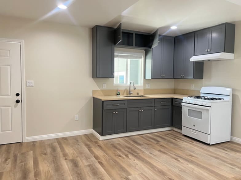 Building Photo - 3934 2nd Ave