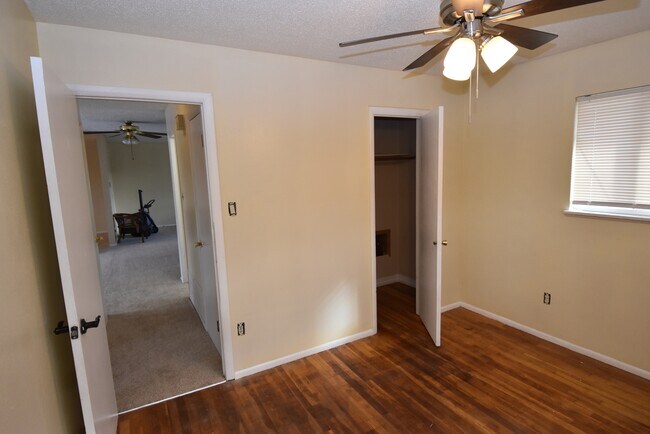 Building Photo - 1640 Shenandoah Dr