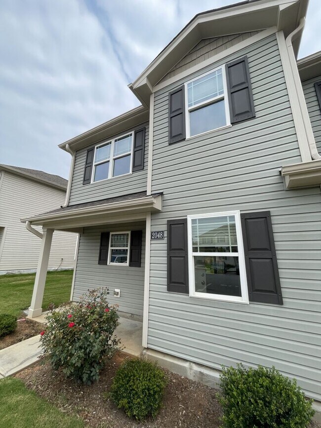 Building Photo - 3 Bedroom 2.5 Bath Town home