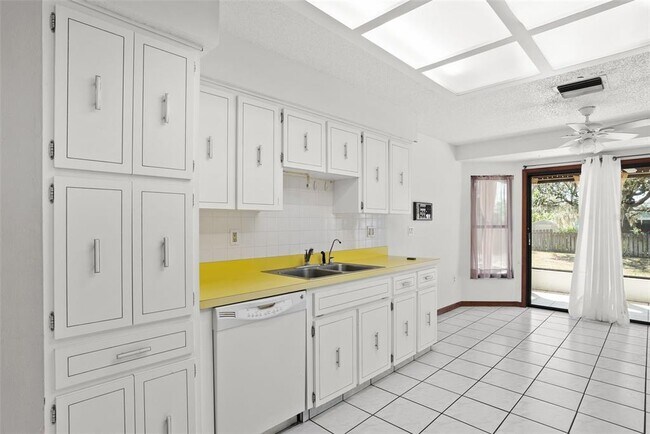 Building Photo - 241 Dartmouth Ave