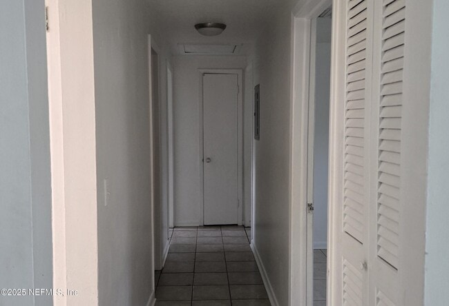 Building Photo - 5839 Sonora Dr W