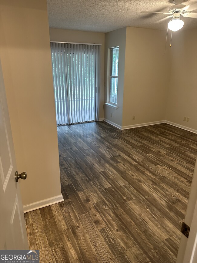 Building Photo - 114 E Lakemont Dr