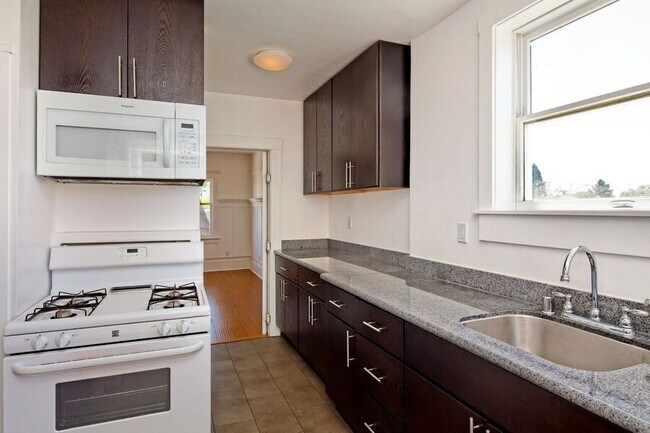 Building Photo - 2139 Grant St