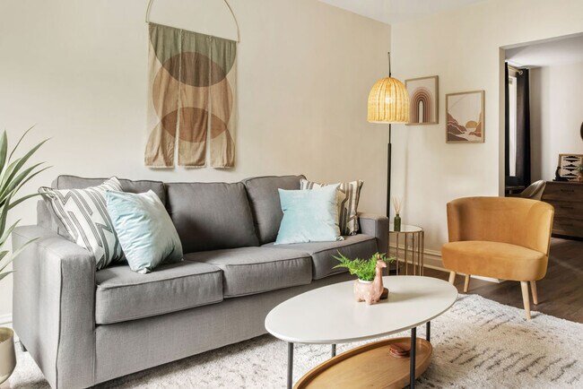5918 Living Room - 5918 Wanda Ave