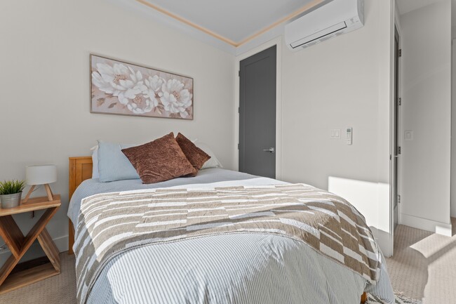 Building Photo - 5175 SE 28th Ave