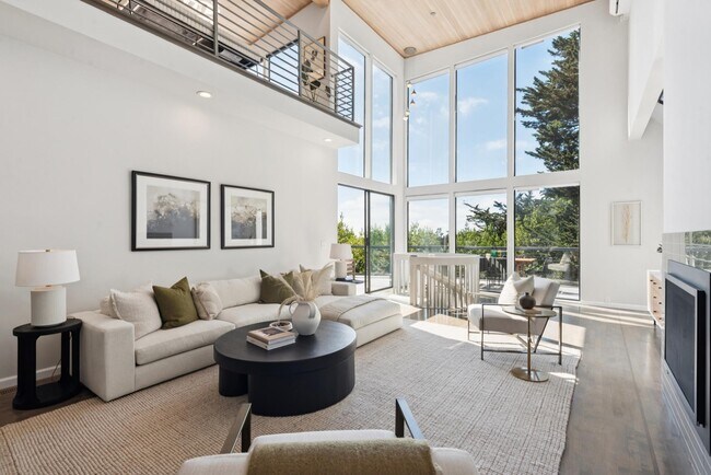 Building Photo - 2861 Chelsea Dr