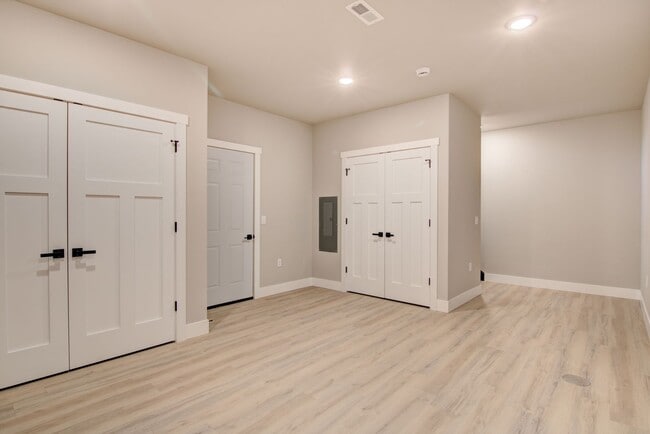 Building Photo - Brand New Luxury Townhomes: 3BR, 2.5Bath A...