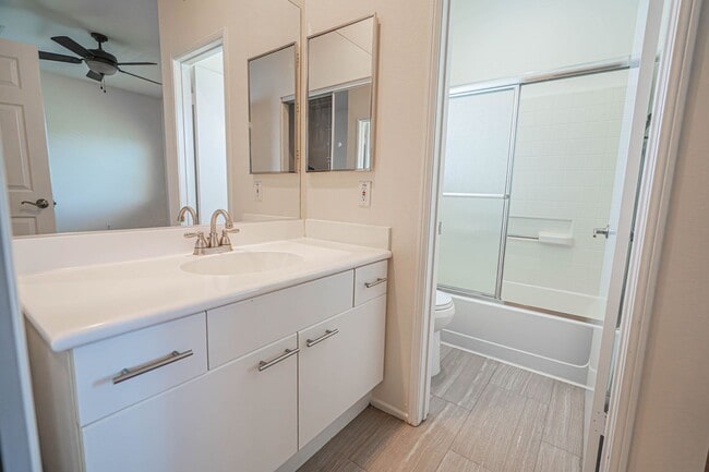 Building Photo - Charming 2-Bedroom Townhome in Valencia with Backyard & Community Amenities!