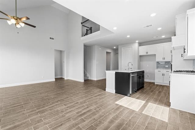 Building Photo - 1209 Lavinola Ln