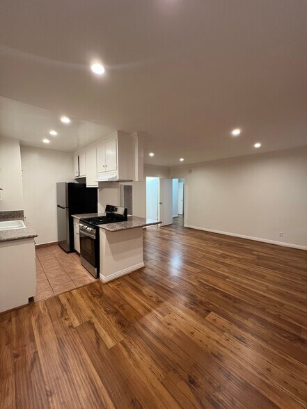 Building Photo - 1616 Armacost Ave