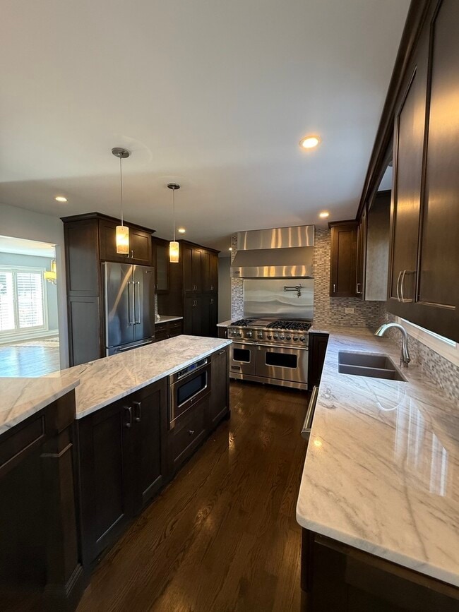 Building Photo - 551 83rd St