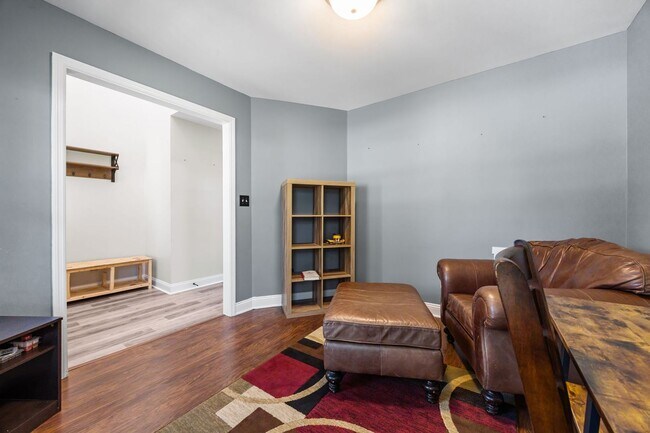 Building Photo - Fully Furnished Month to Month/Short Term Rental!