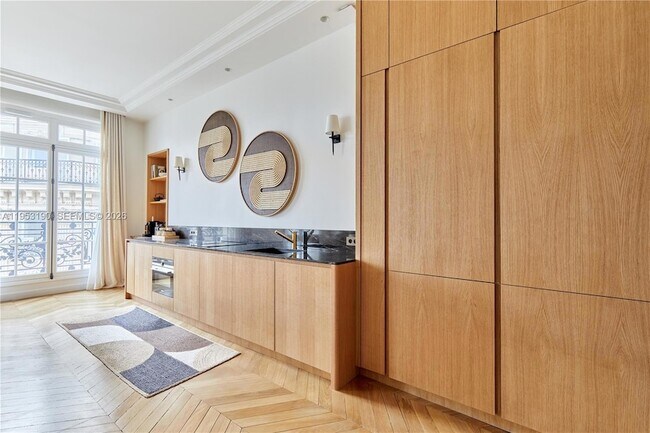 Building Photo - 11 Rue St