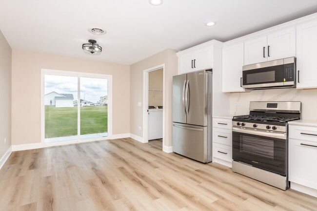Building Photo - 516 Carriage Ct