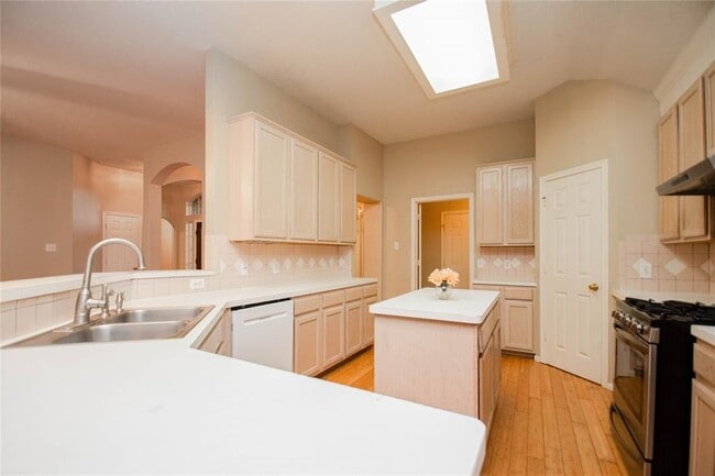 Building Photo - 7731 Las Flores Dr