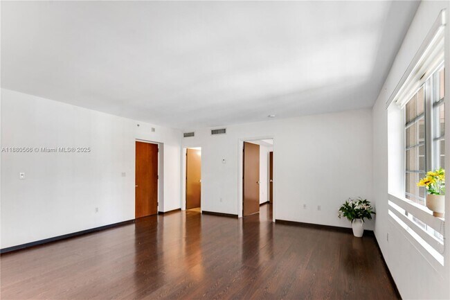 Building Photo - 435 21st St