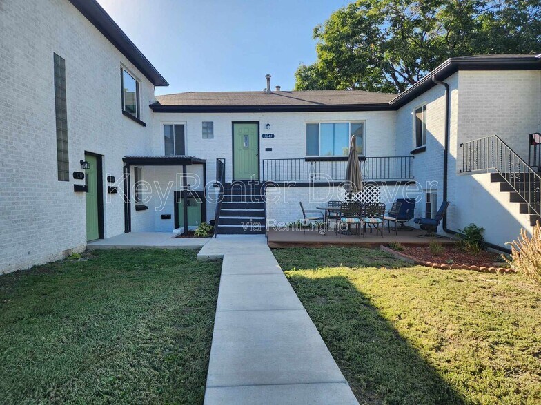 Primary Photo - 3233 Steele St