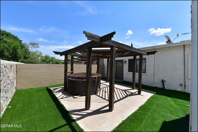 Building Photo - 5534 Oakbriar Cir