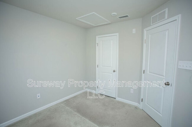 Building Photo - 2 Mulberry ln