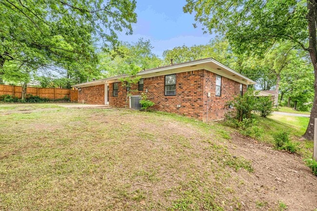 Building Photo - Renovated 3 Bedroom 2 Bath Home for Rent!