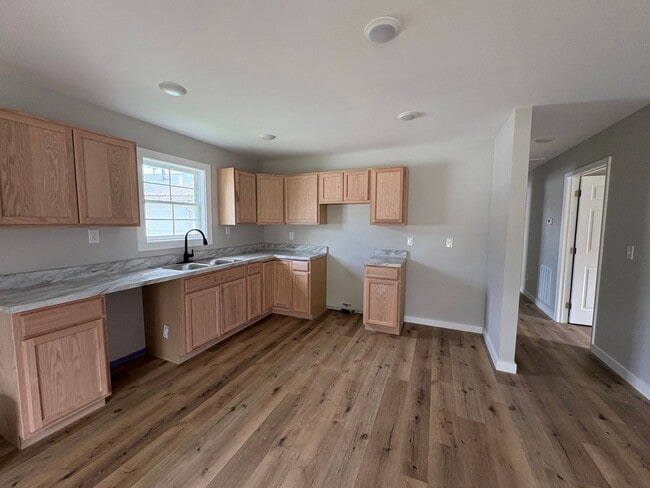 Building Photo - 1530 Kenton St