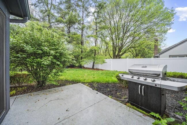 Building Photo - 1094 Farrington Dr