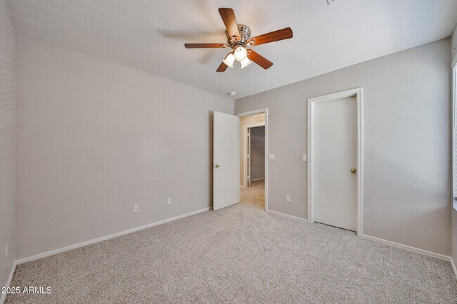 Building Photo - 8605 W Jocelyn Terrace