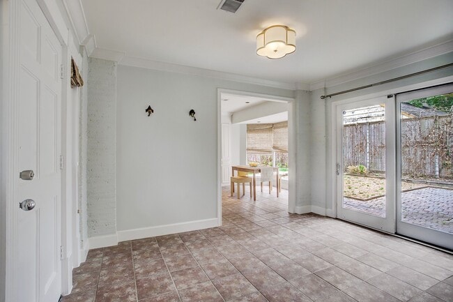 Building Photo - 2228 Addison Rd