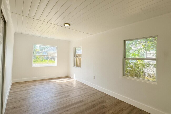 Building Photo - 2606 E 18th Ave