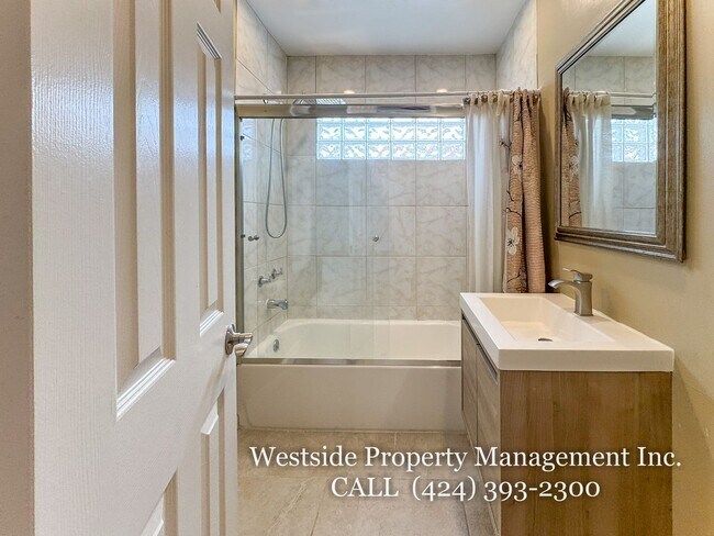 Building Photo - 8120 Glider Ave