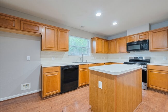 Building Photo - 17323 Thicket Hollow Ln
