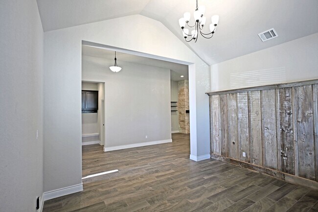 Building Photo - 588 Vale Ct