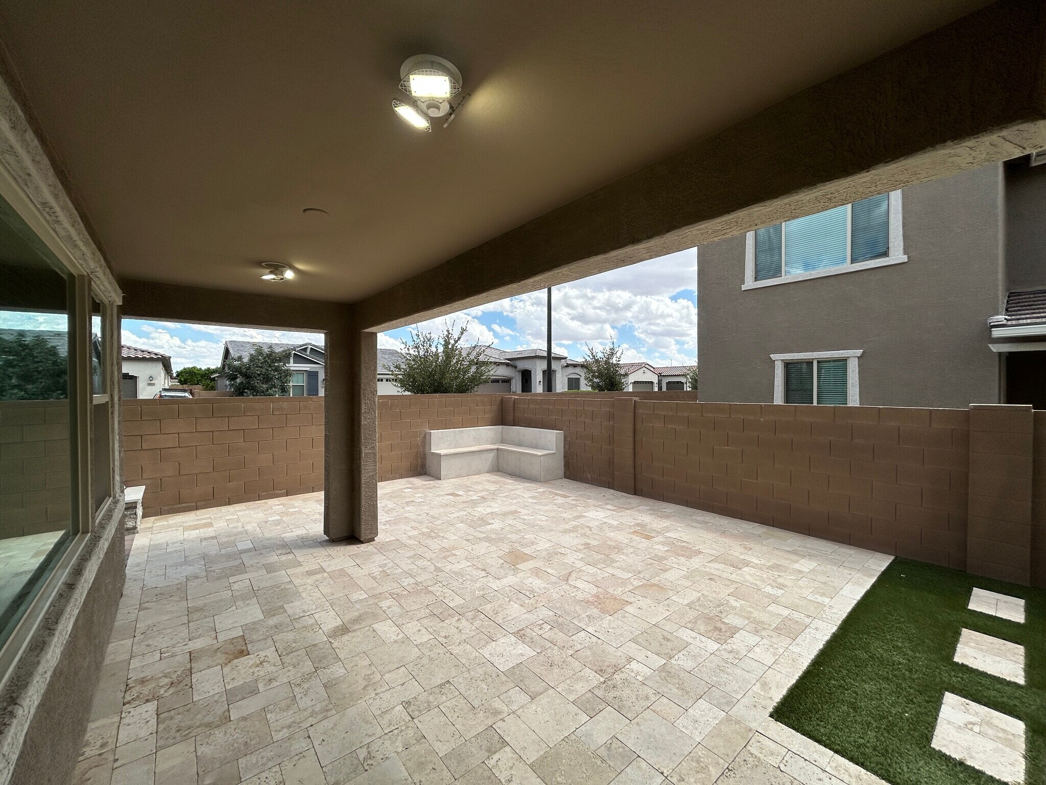 Building Photo - 2521 E Athena Ave
