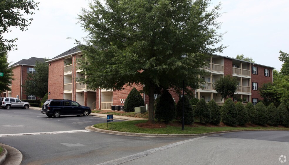 Deep River Pointe High Point, NC Apartment Finder