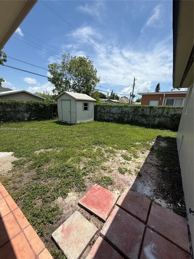 Building Photo - 10471 SW 47th St