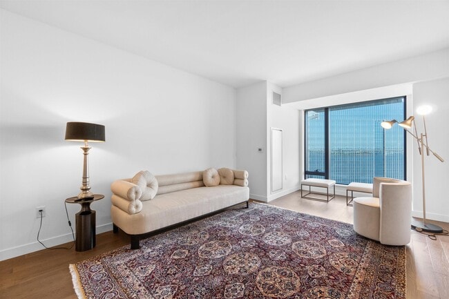 Building Photo - 99 Hudson St