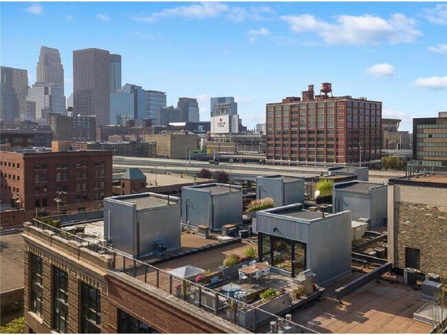 Building Photo - 525 N 3rd St