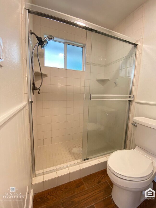 Building Photo - Charming 2bd/2ba House in Downtown Sonoma!