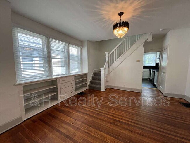 Building Photo - 2935 Ruckle St