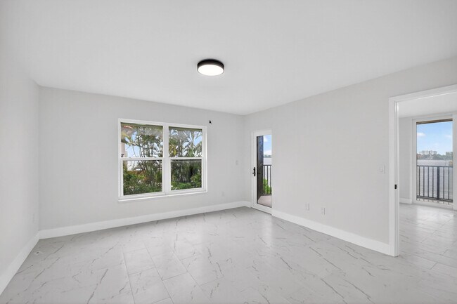 Building Photo - 896 N Federal Hwy